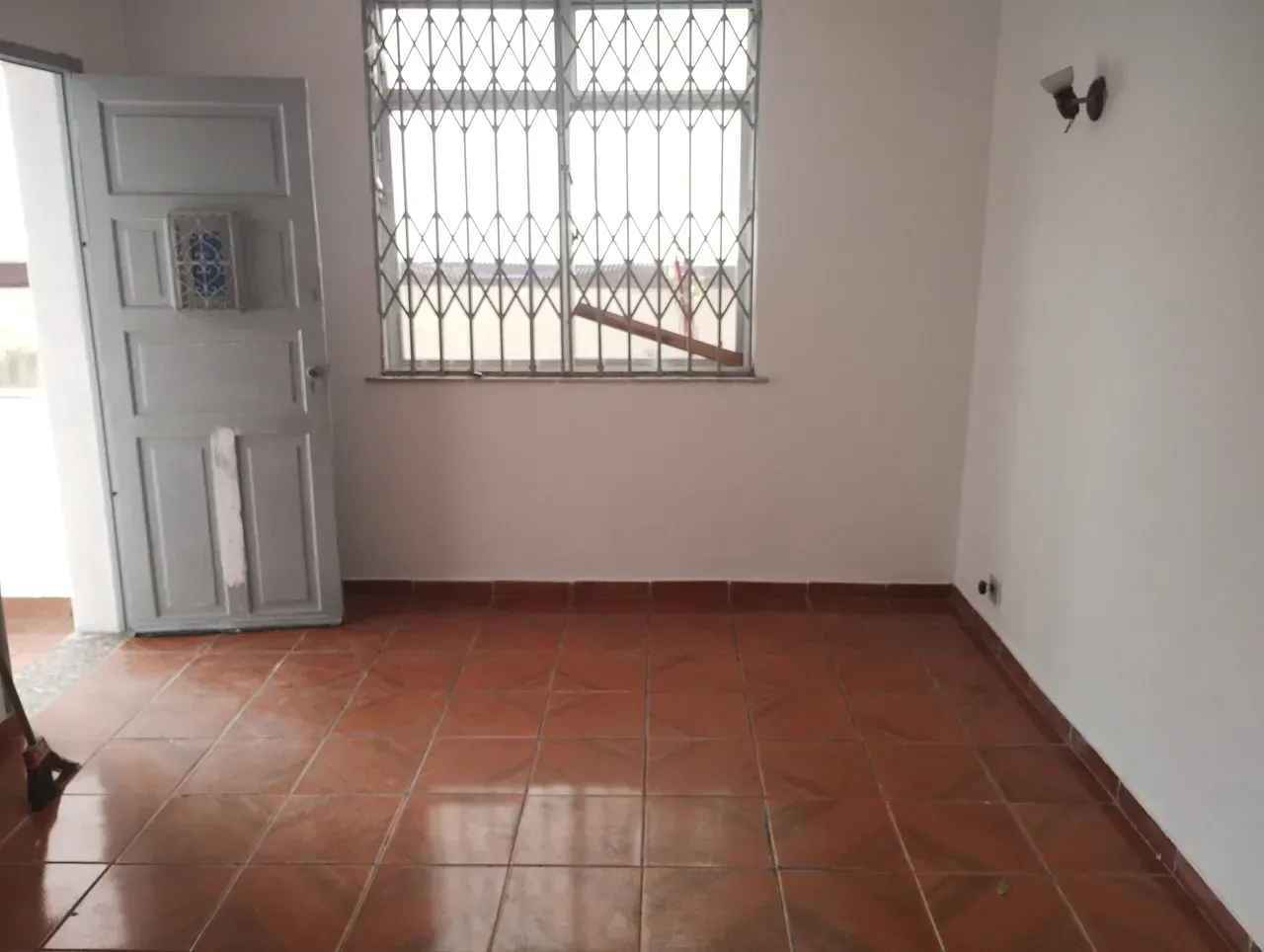 Apartamento de 1 quarto e 1 banheiro com cozinha fechada — photo 2