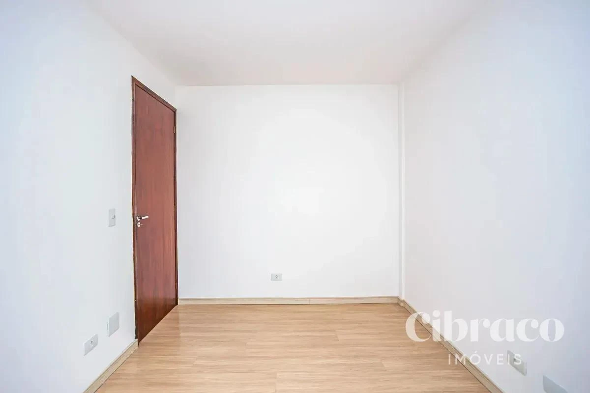 Apartment, 37 m², with wood or laminate floors — photo 5
