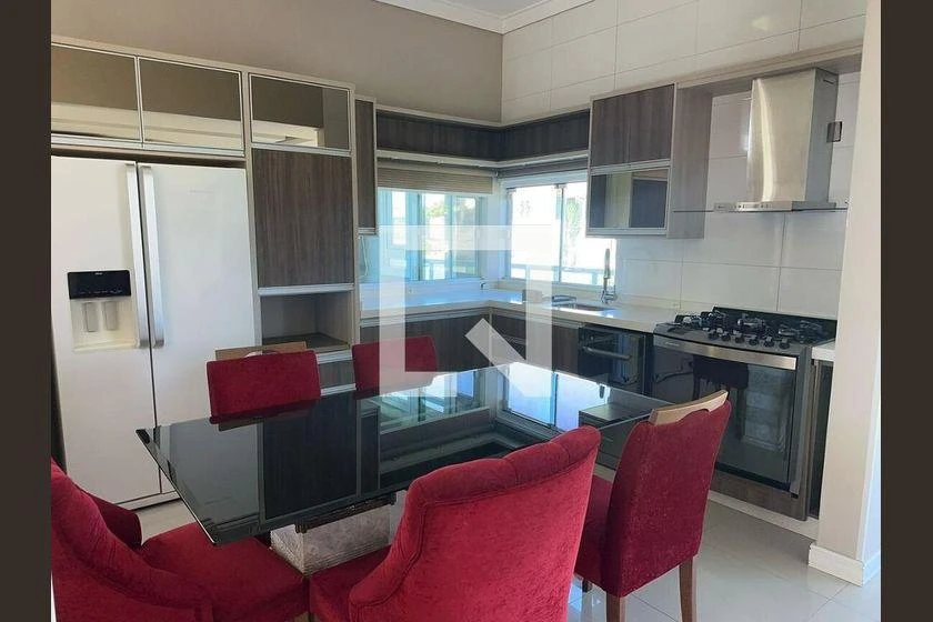 Furnished house with 3 bedrooms and an open-plan kitchen — photo 2
