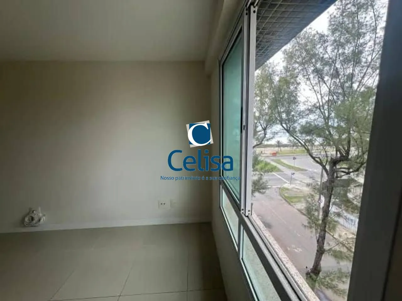 Apartment on the 4th floor with a glass-enclosed balcony — photo 17