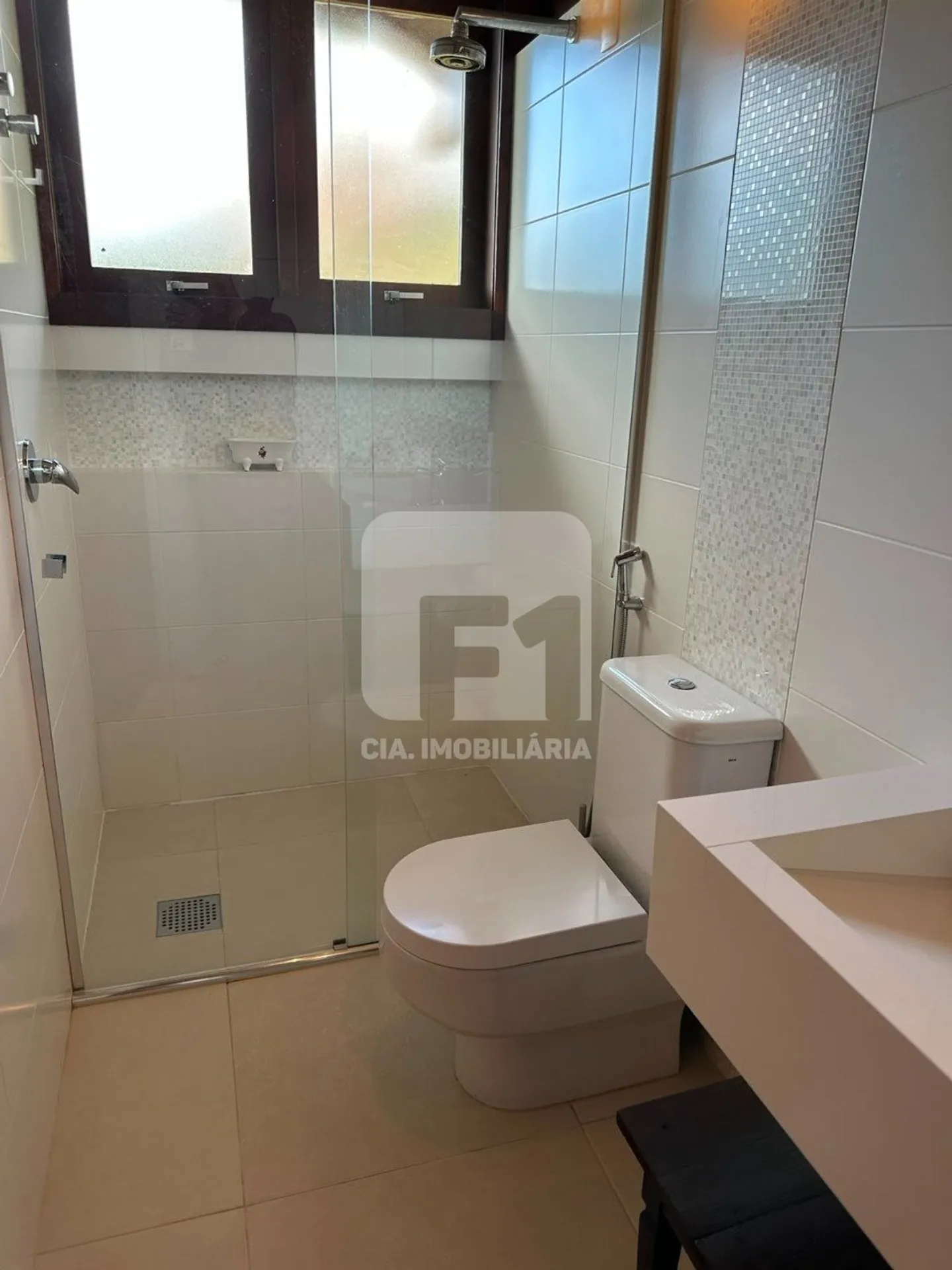 Furnished house with 6 bedrooms and 650 m² total — photo 47
