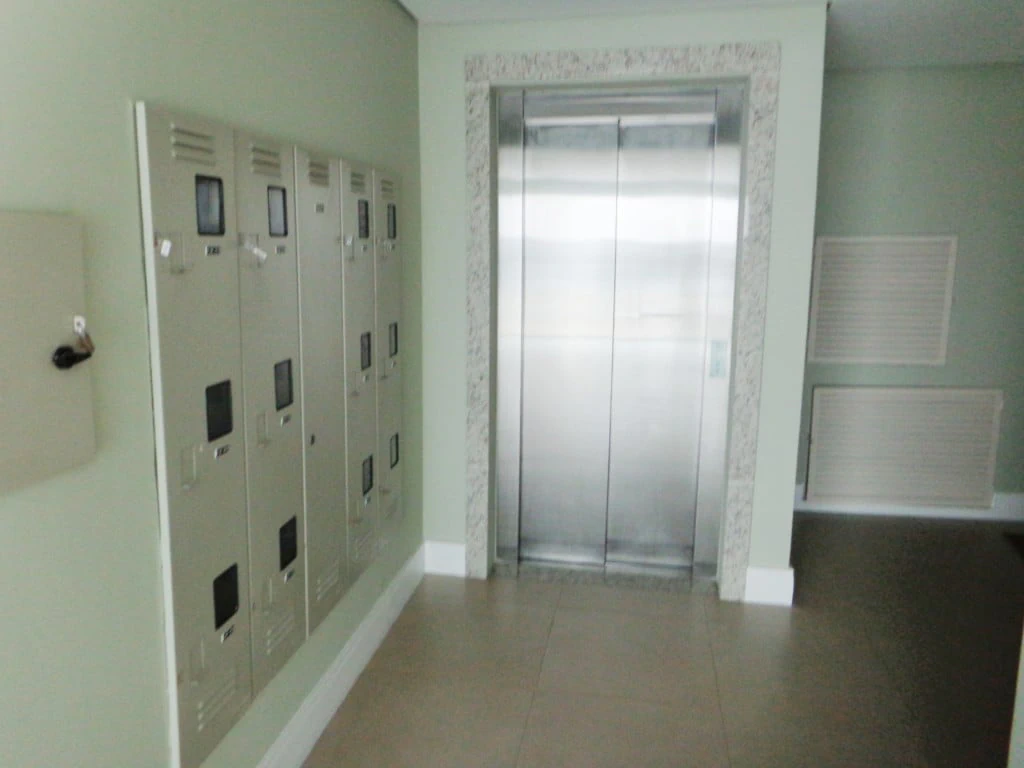 2-bedroom apartment with wood or laminate floors in Curitiba — photo 25