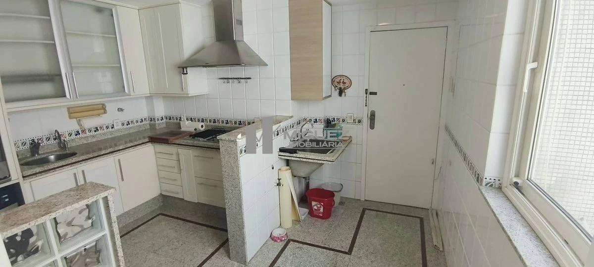 Furnished 321 m² apartment with 4 bedrooms and 2 parking — photo 30