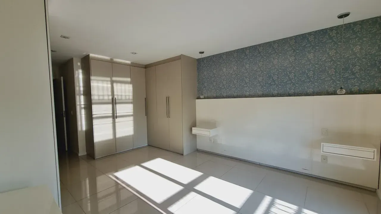 Apartment with open-plan kitchen and 4 bedrooms — photo 20