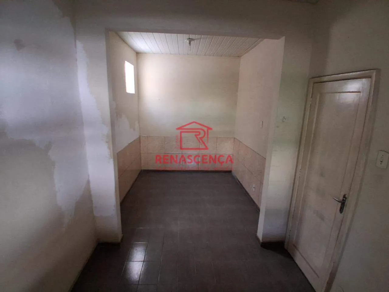 House with 5 bedrooms and 3 bathrooms, with a balcony — photo 17
