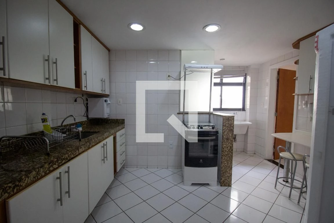 200 m² apartment with 3 bedrooms and 2 parking spaces — photo 34
