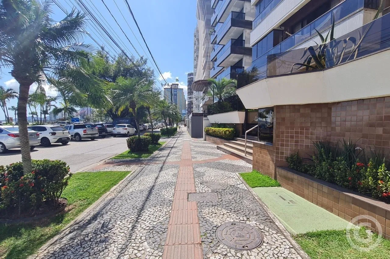 4-bedroom apartment with a private BBQ area — photo 5