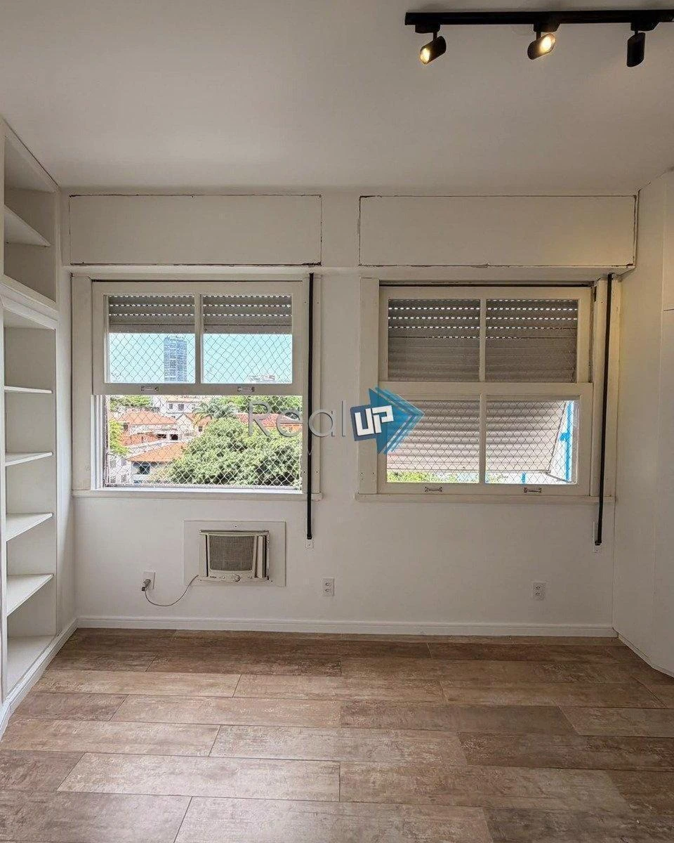 Apartment, 52 m², with floor-to-ceiling windows — photo 30