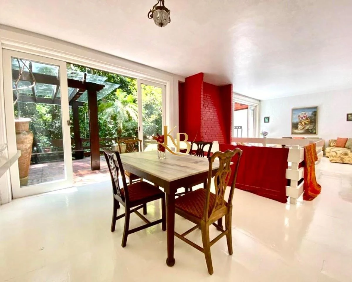 Furnished 350 m² house with 4 bedrooms and a balcony — photo 2