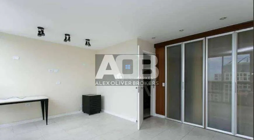 200 m² apartment with 3 en-suite bedrooms and 5 baths — photo 16