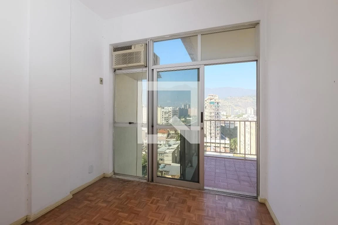 3-bedroom apartment with a mountain view in Rio de Janeiro — photo 5