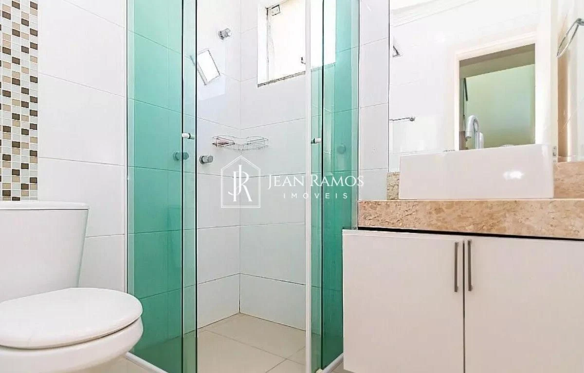 Bathtub in a 3-bedroom house, 115 m² — photo 20