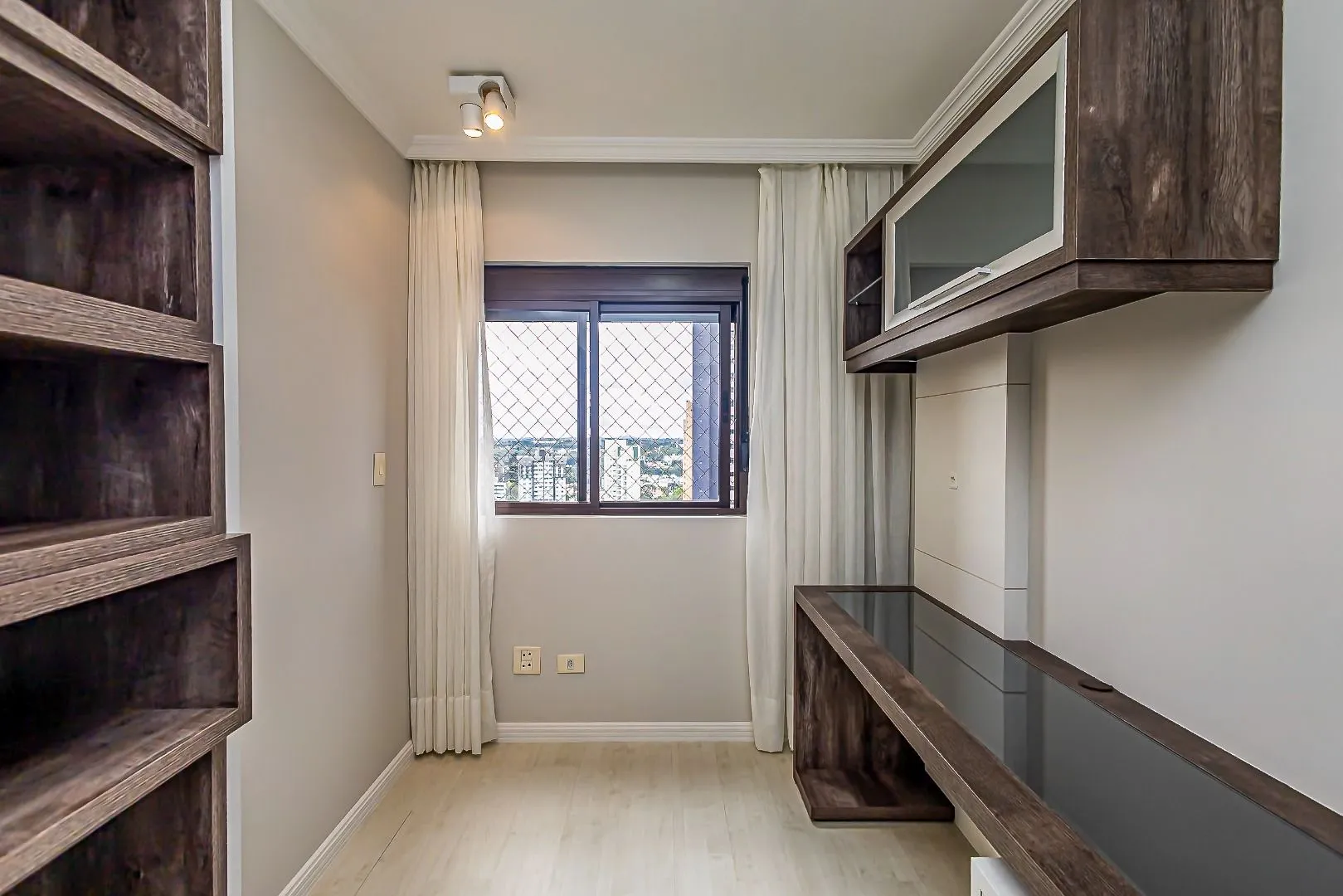 119 m² apartment with floor-to-ceiling windows and a bathtub — photo 22