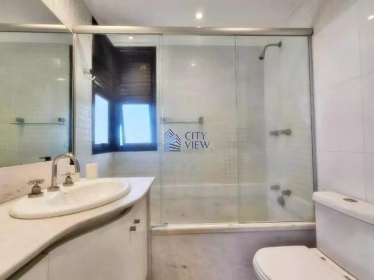 Furnished 4-bedroom apartment with 144 m² and a balcony — photo 12