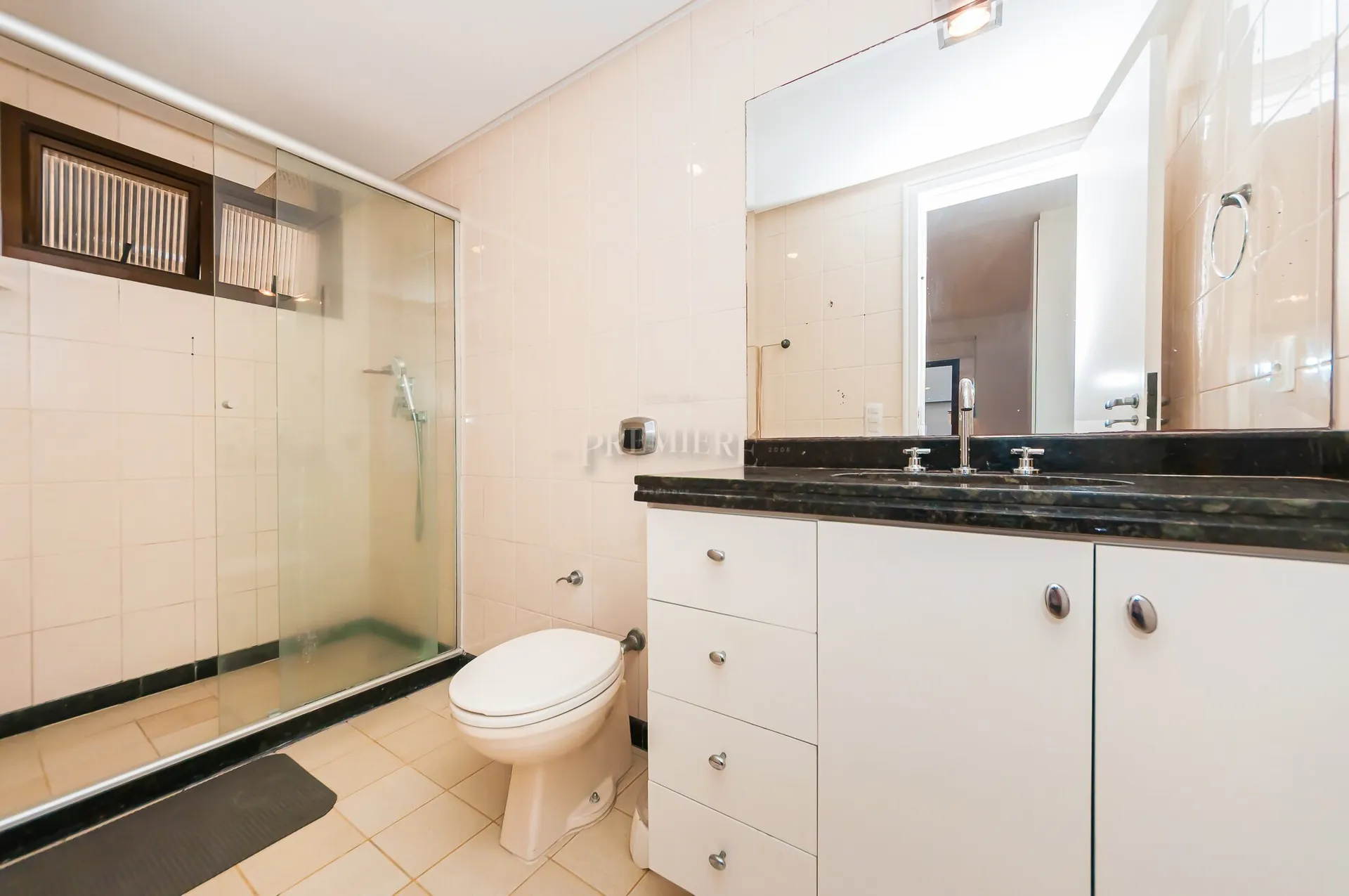 3 en-suite bedrooms in a 174 m² apartment with 2 spots — photo 23