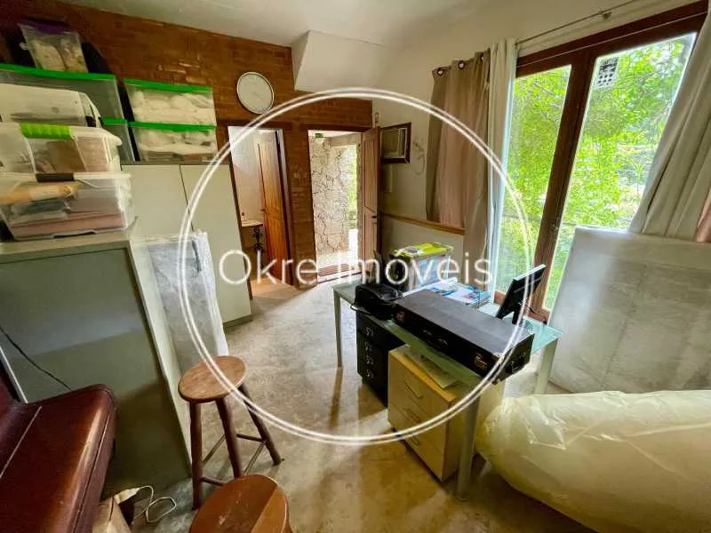 House in a gated community with 4 bedrooms and 5 baths — photo 35