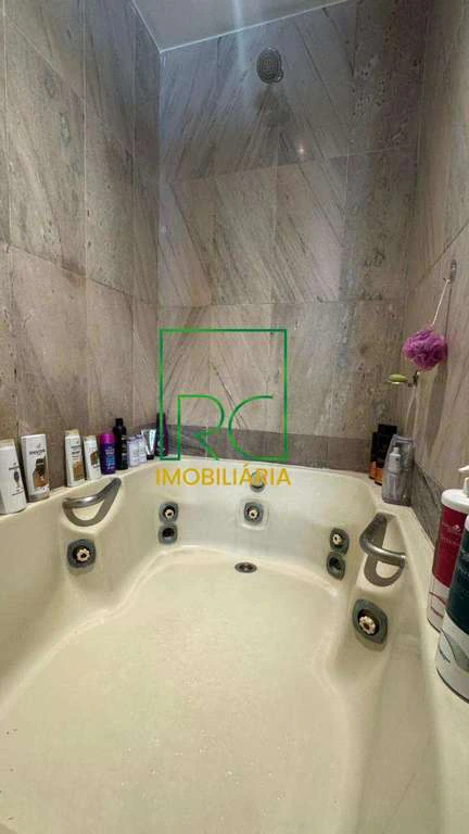 Furnished 4-bedroom apartment with 250 m² — photo 15