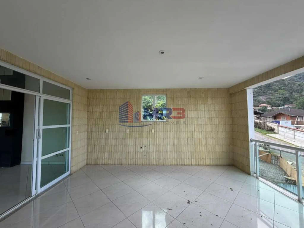 Unfurnished house with 3 en-suite bedrooms and a balcony — photo 11