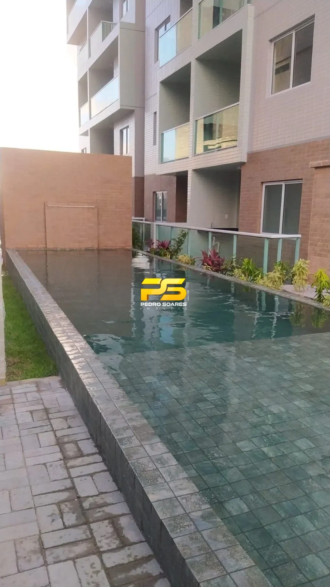 Apartamento de 2 dormitorios con balcón y jardín privado