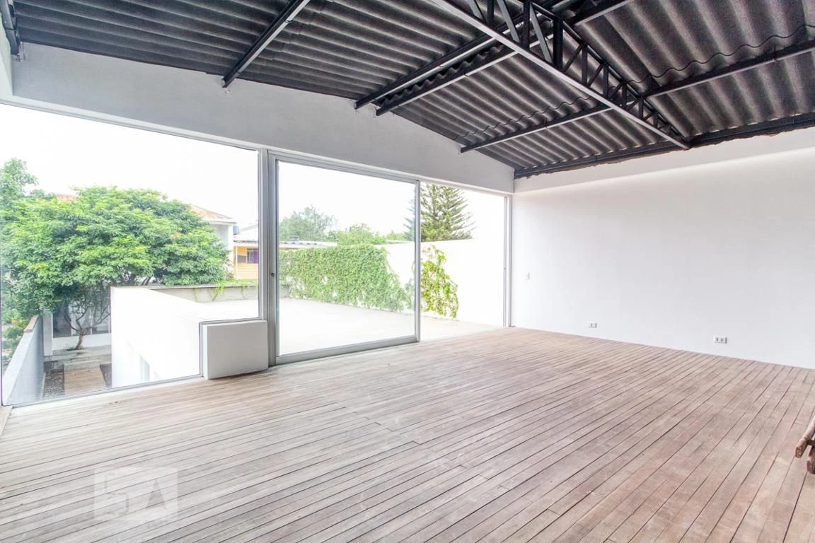 House with 3 bedrooms and 4 bathrooms with a closed kitchen — photo 63