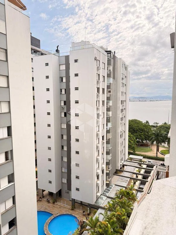 2-bedroom apartment with a water view — photo 22