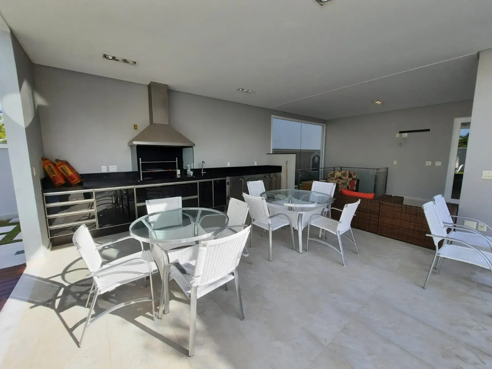House with 7 bedrooms and an open-plan kitchen — photo 38