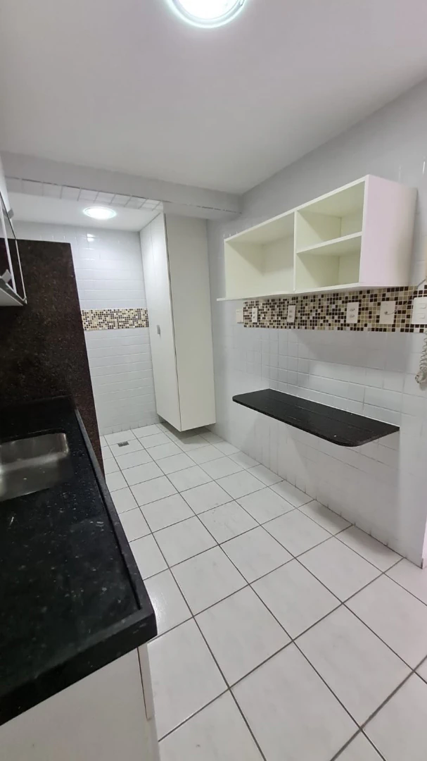 2-bedroom apartment with a separate kitchen and parking — photo 2
