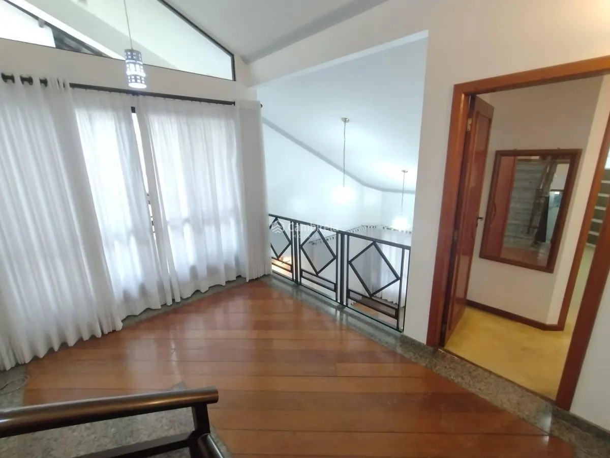 House with 4 bedrooms and 311 m² with 2 en-suites — photo 42