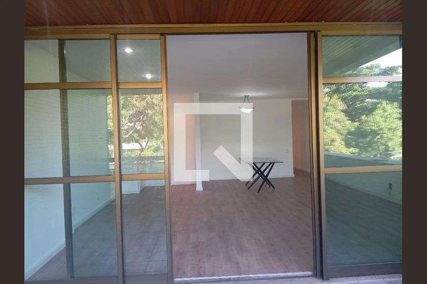 130 m² apartment with 3 bedrooms and a balcony — photo 3