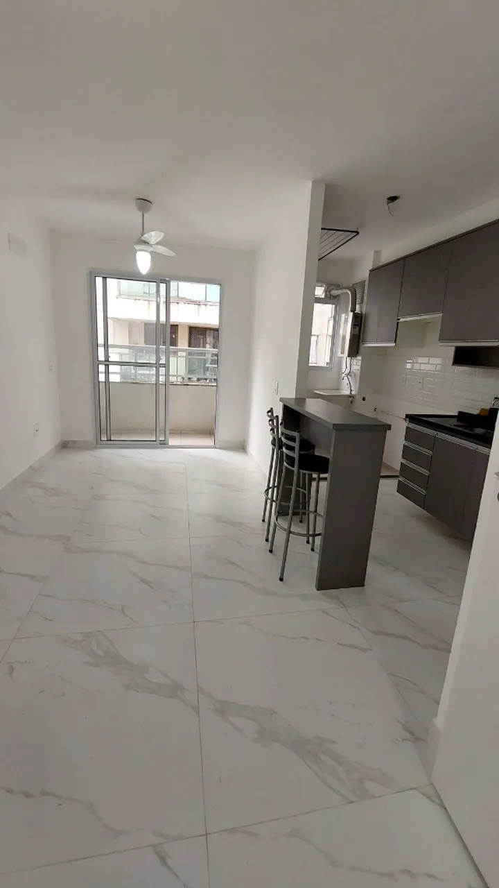 2-bedroom apartment in a building with a gym — photo 2