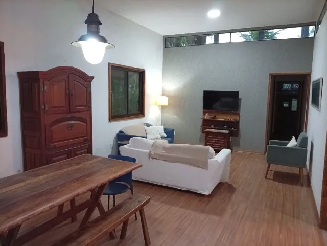 Furnished house with 4 bedrooms and 3 bathrooms
