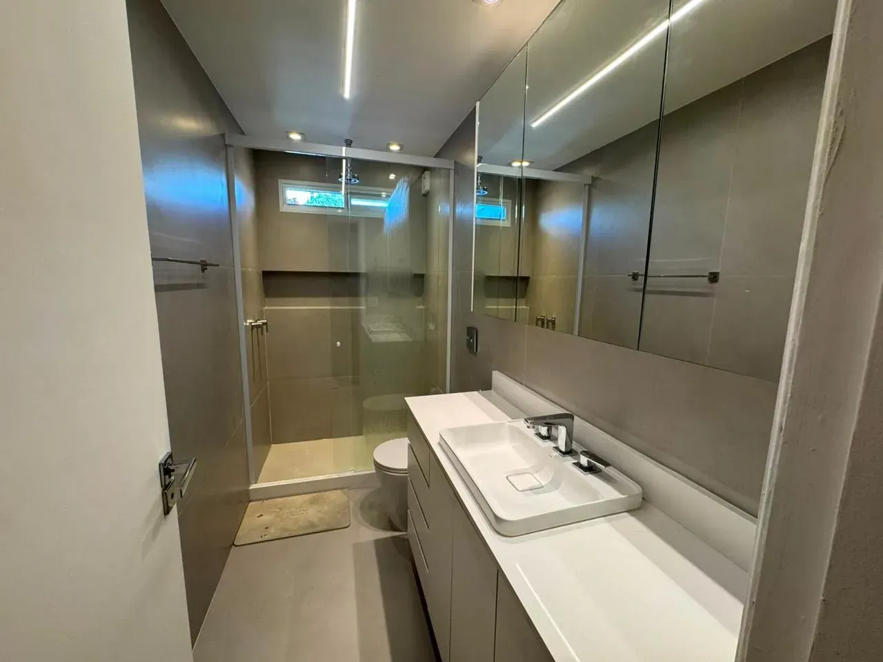 Furnished apartment, 74 m², with a glass-enclosed balcony — photo 5