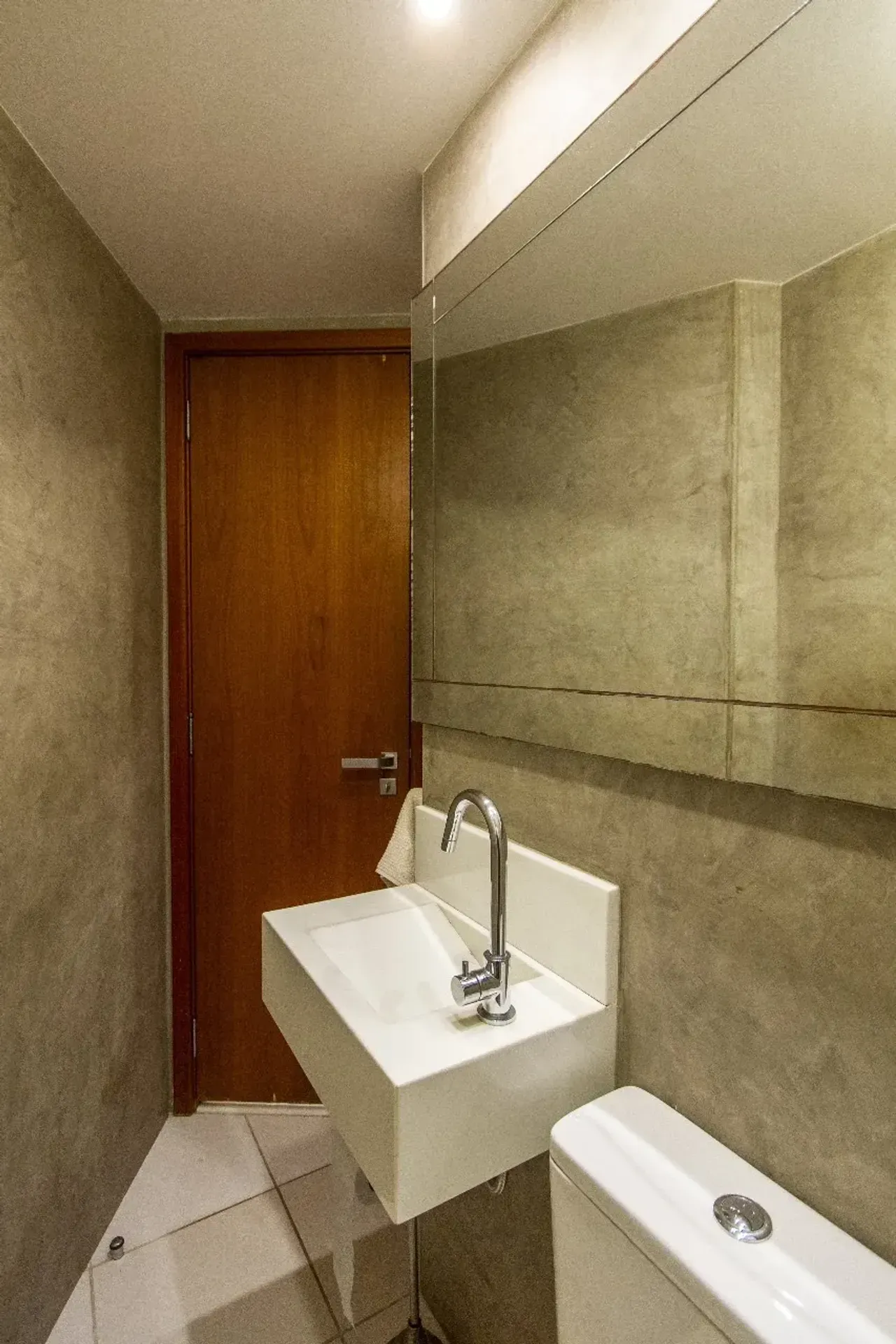 Furnished 100 m² apartment with a bedroom en-suite — photo 24