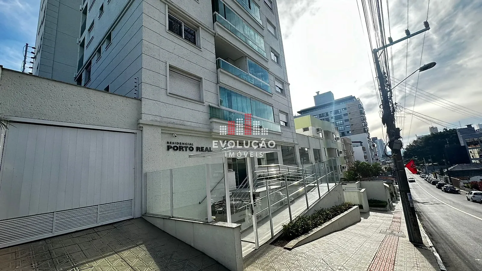 2-bedroom apartment with suite and balcony