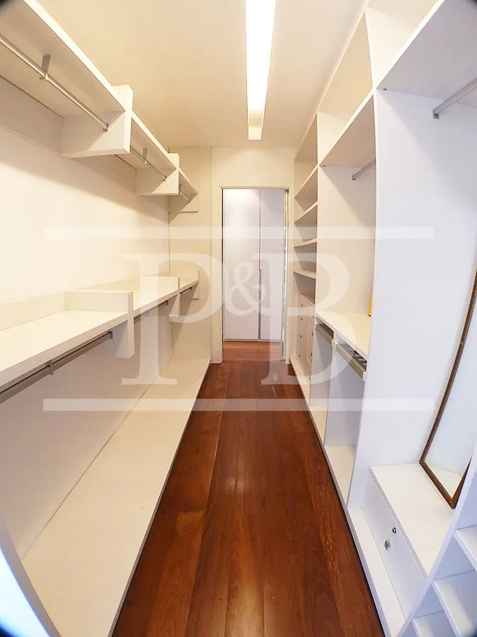 4-bedroom apartment with glassed-in balcony — photo 17