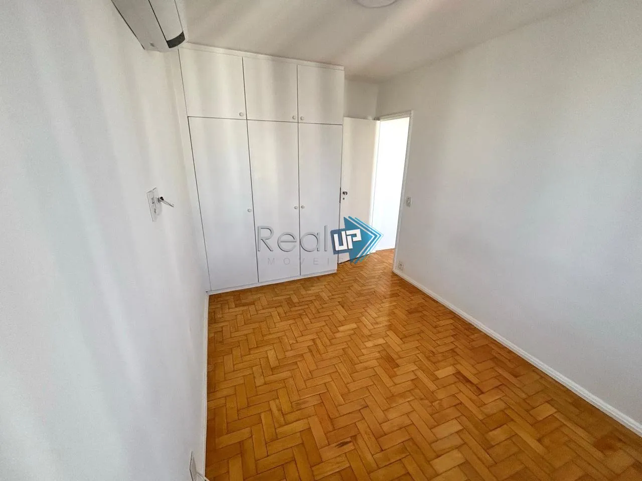 2-bedroom apartment with 2 bathrooms and parking — photo 4