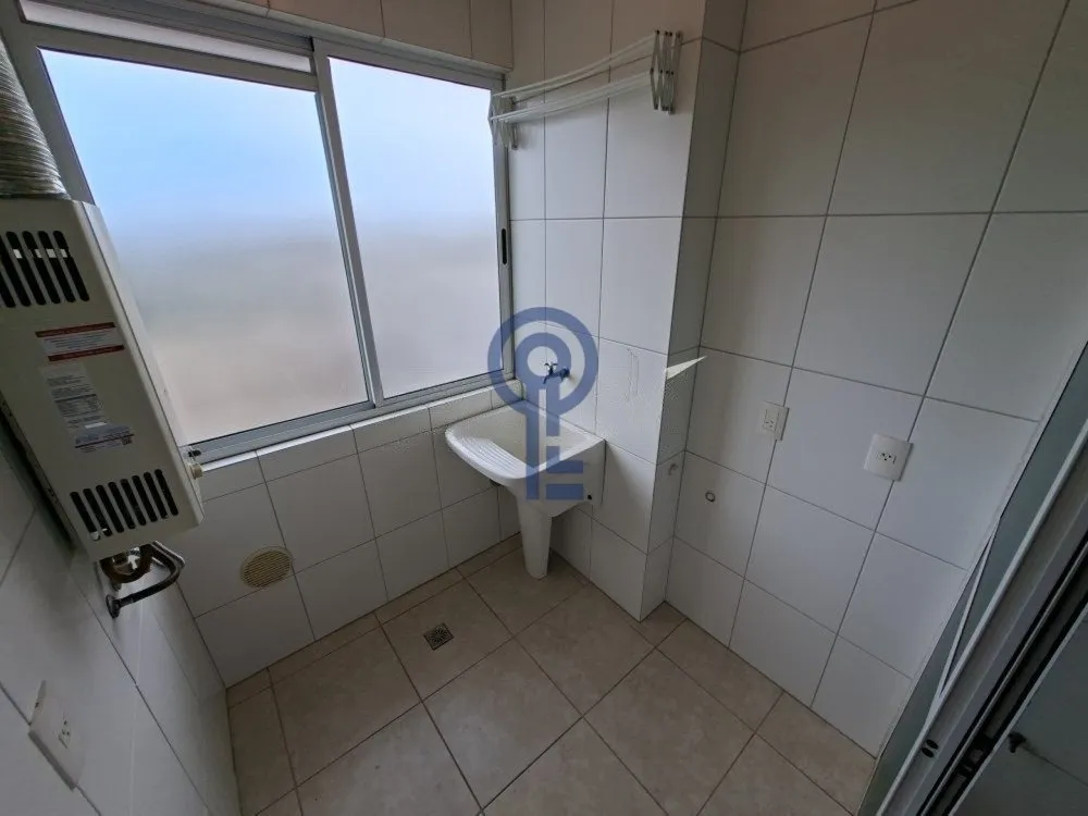 Balcony with a grill in a 2-bedroom apartment, 71 m² — photo 6