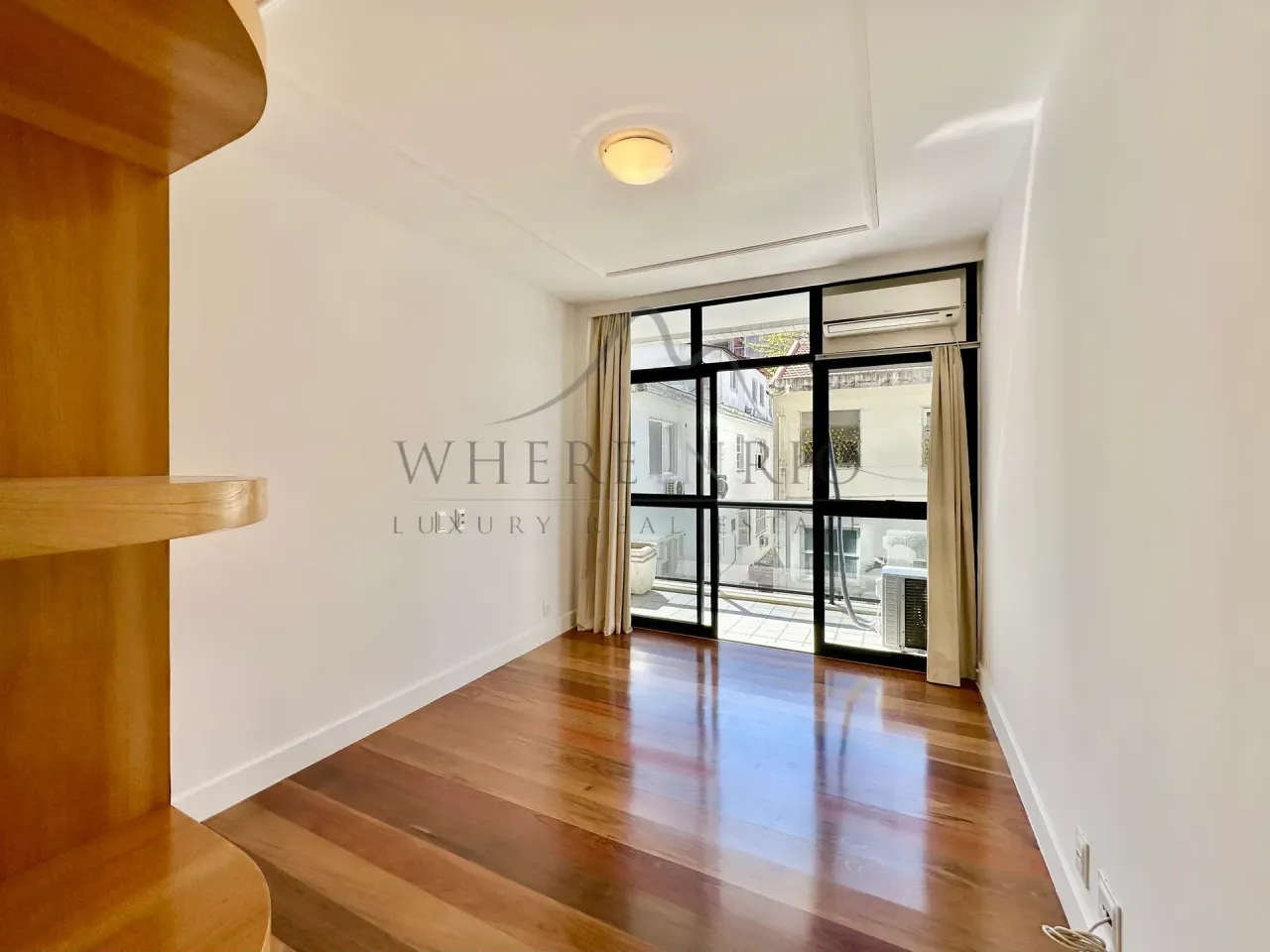 Apartment with air conditioning and 4 bedrooms — photo 11