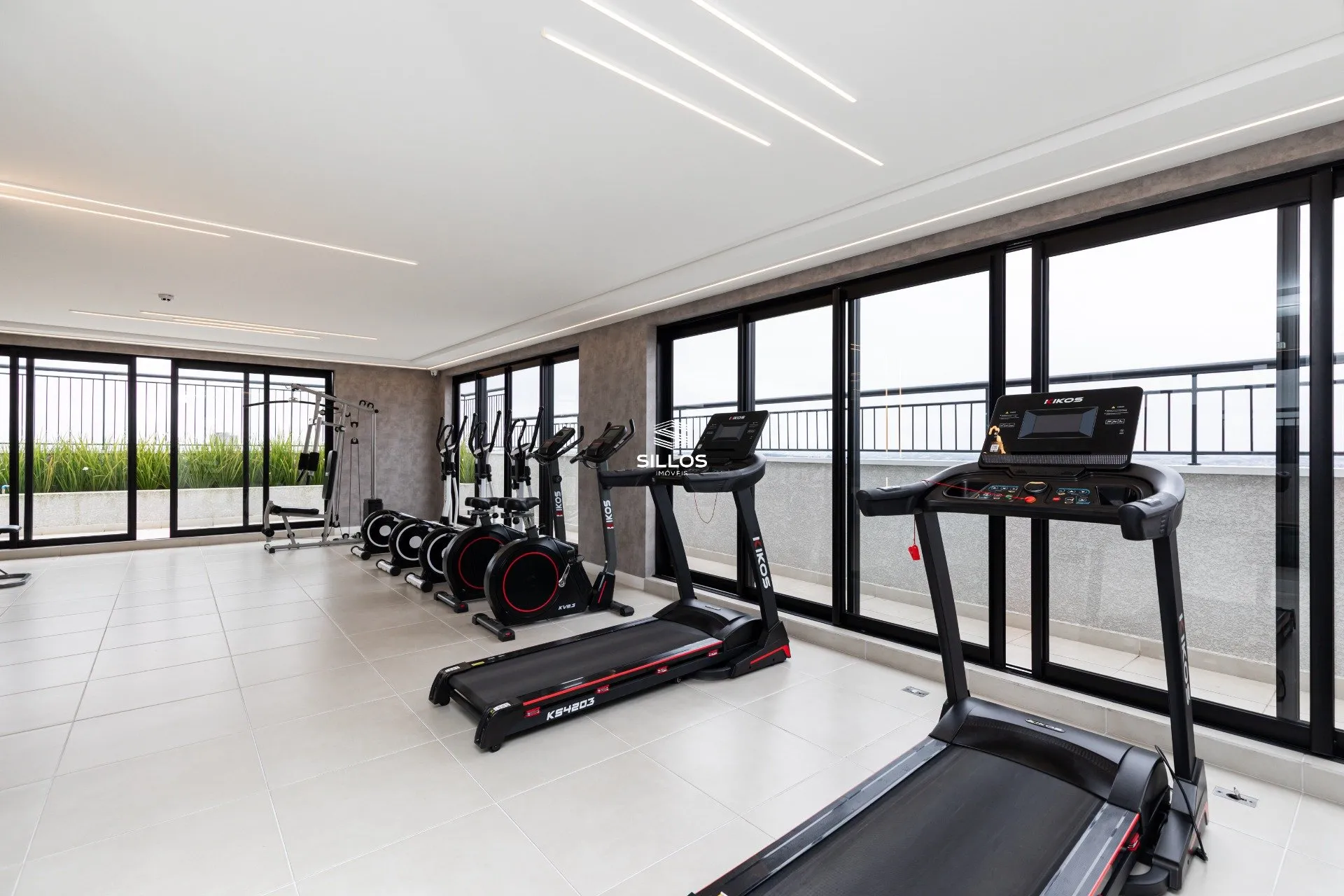 One-bedroom apartment in a building with a gym — photo 7