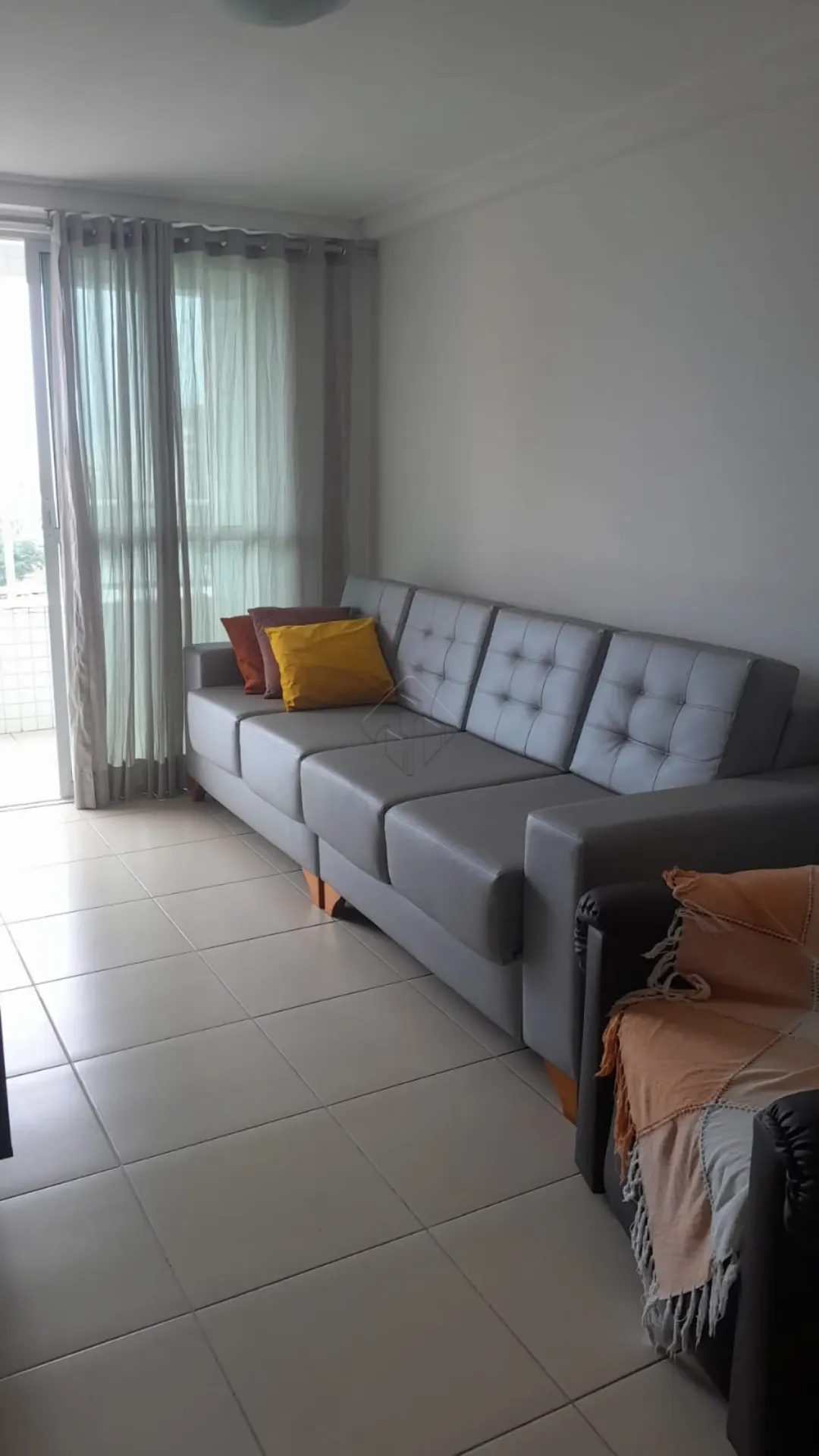 Квартира с 3 спальнями, сьют и 2 парковки, 95 м²