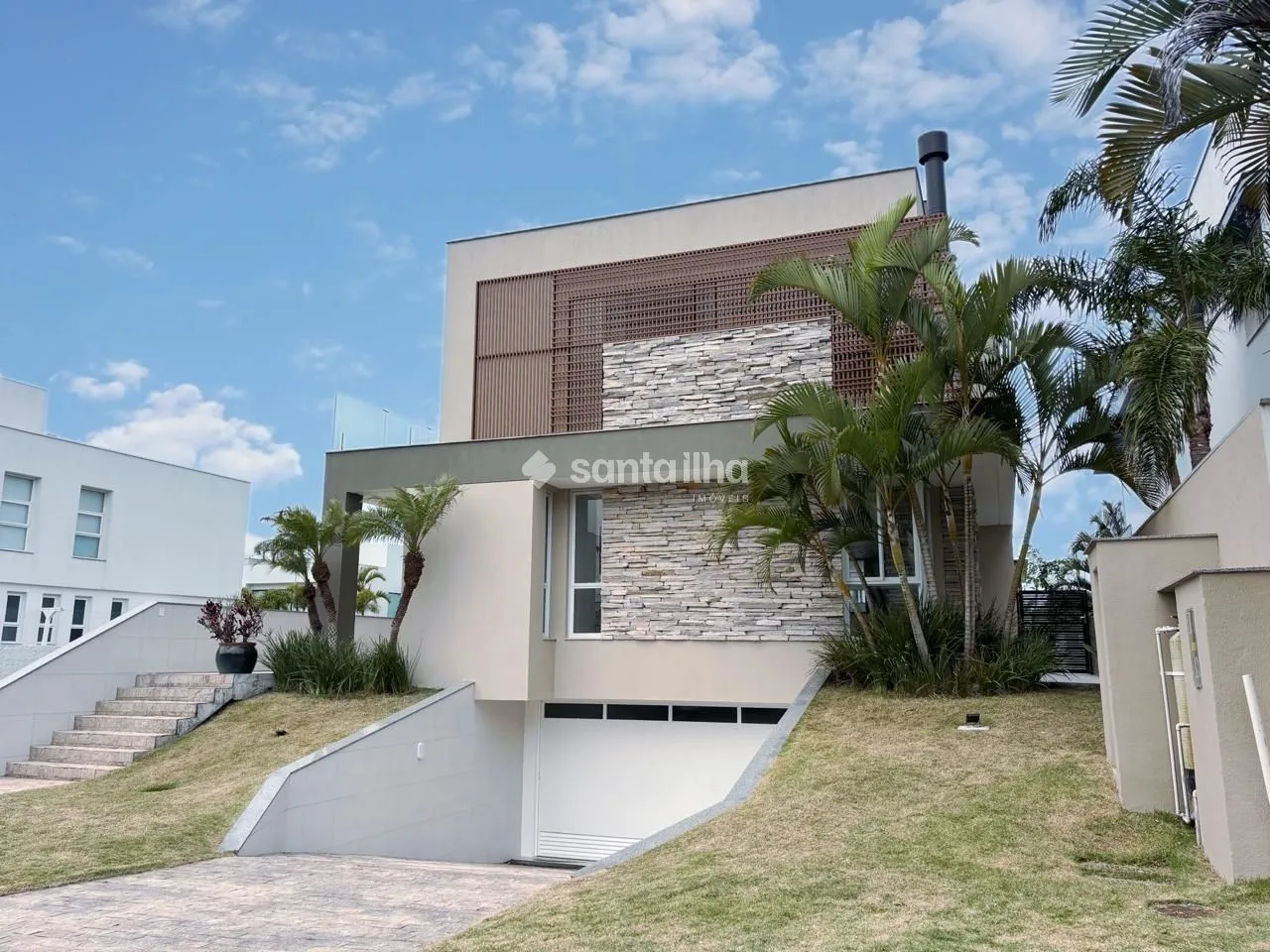 5-bedroom house with a water view — photo 36
