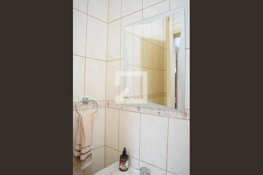 3-bedroom house with a walk-in closet in Curitiba — photo 43