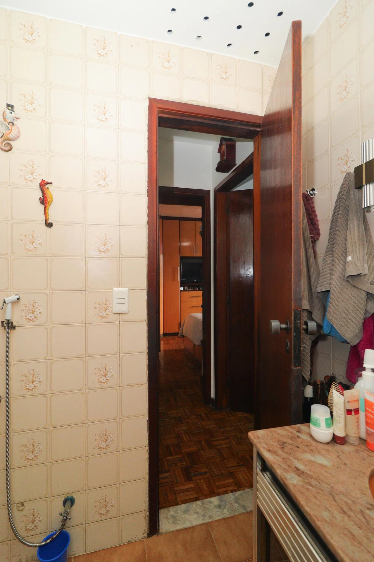 Furnished 3-bedroom apartment with balcony — photo 31