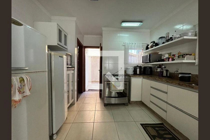 Furnished 284 m² house with 4 bedrooms and balcony — photo 10