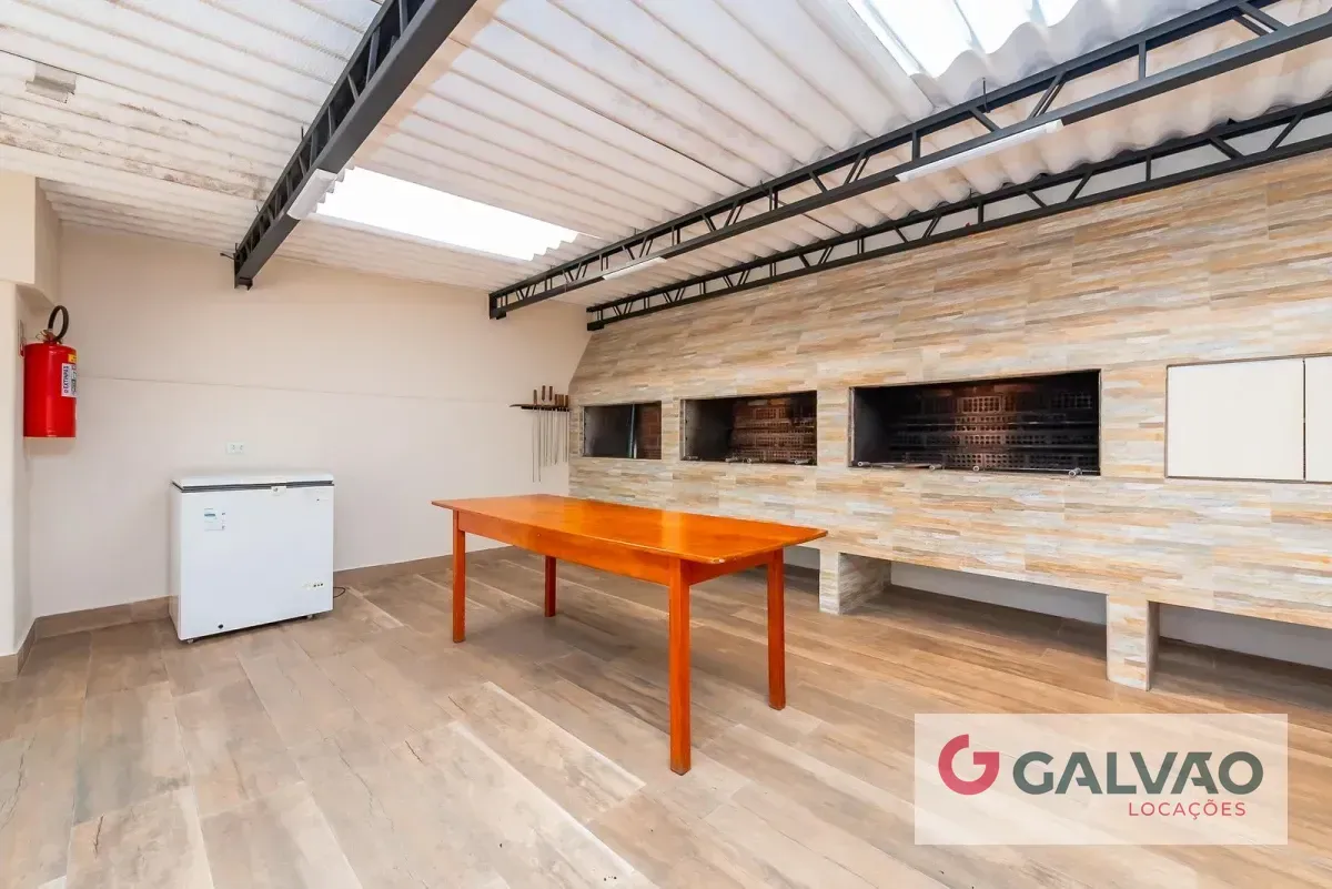 Wood or laminate floors in a one-bedroom apartment, 47 m² — photo 16