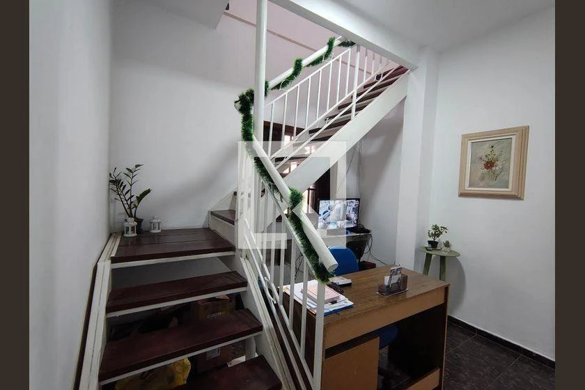Furnished house with 5 bedrooms and 631 m² — photo 32