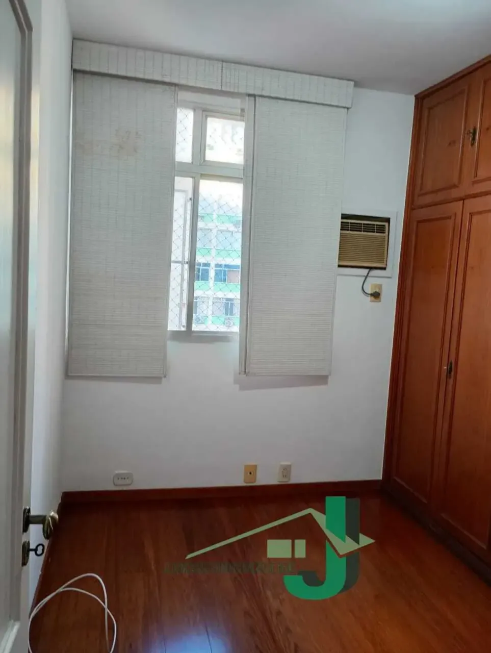 3-bedroom apartment with 3 bathrooms and 2 parking spots — photo 3