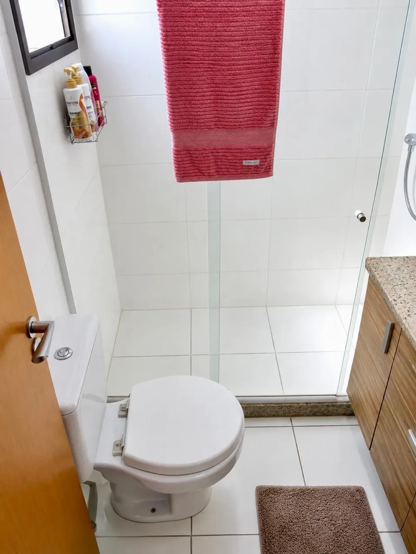 Furnished 2-bedroom apartment with en-suite and parking — photo 43