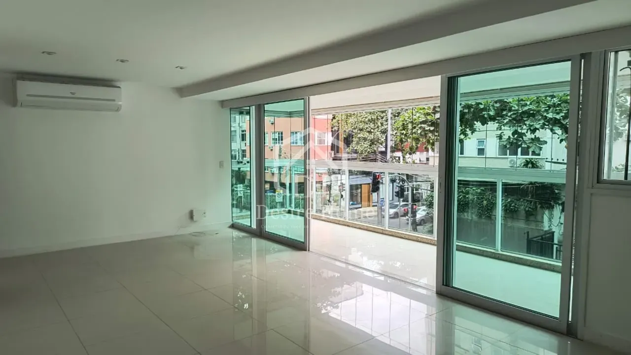 Apartment, 198 m², with a glass-enclosed balcony — photo 4