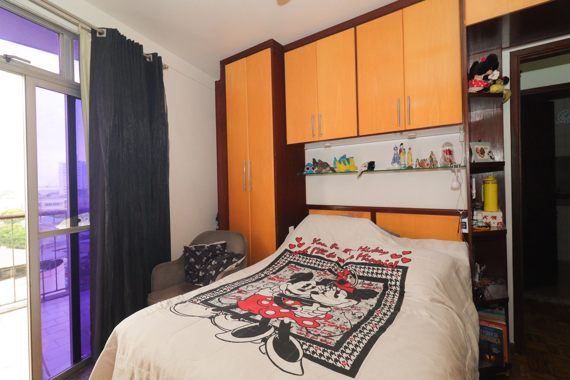 Furnished 3-bedroom apartment with balcony — photo 16